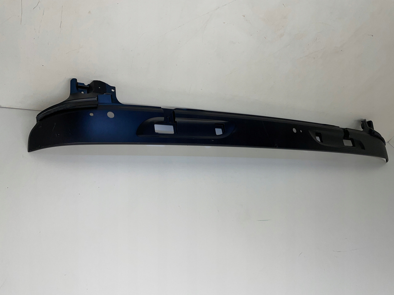 PODSZYBIE OSŁONA MASKOWNICA DAF CF 1980795 - Windscreen for Truck: picture 3 PODSZYBIE OSŁONA MASKOWNICA DAF CF 1980795 - Windscreen for Truck: picture 3