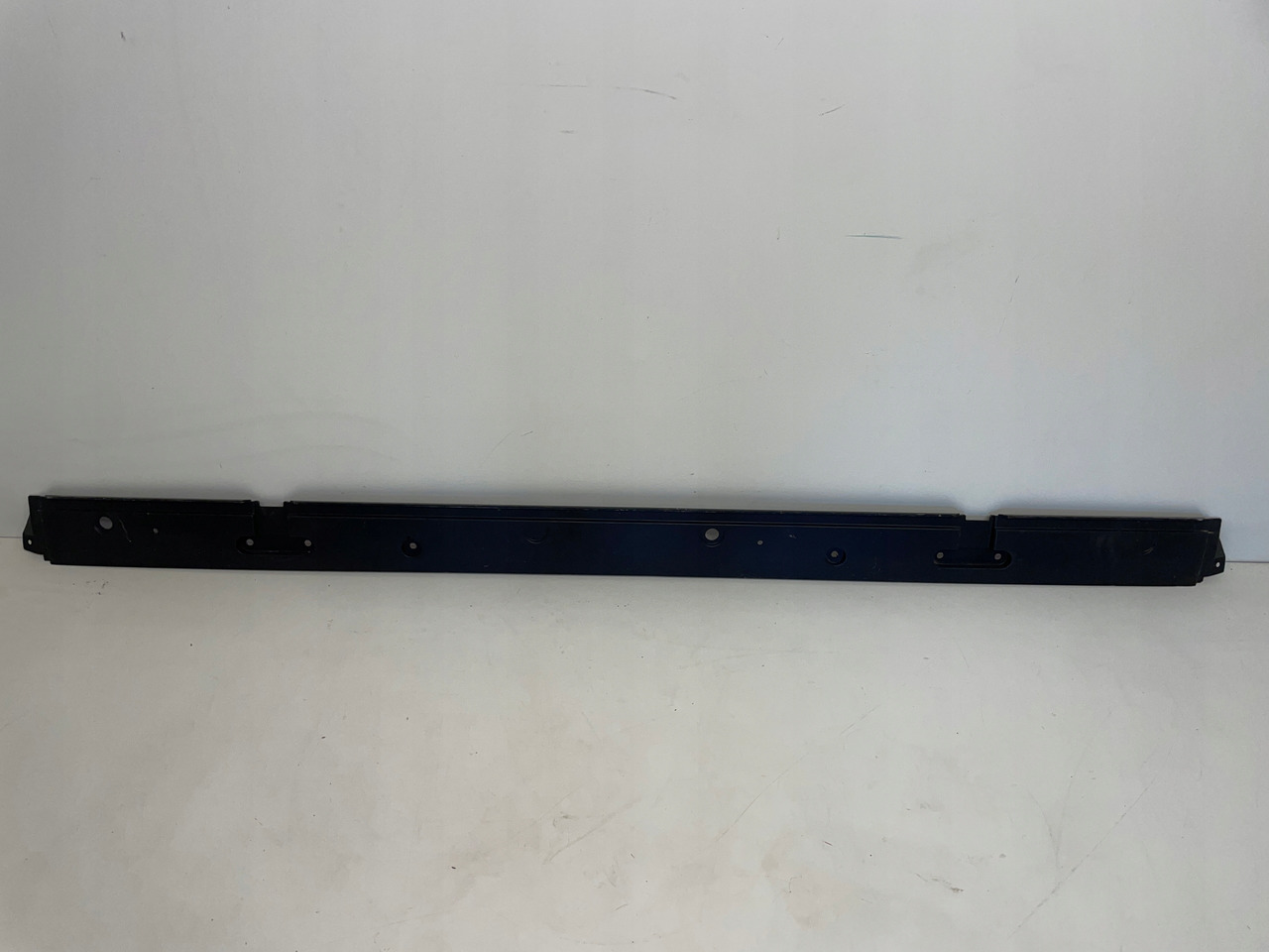 PODSZYBIEMASKOWNICA SZYBY OSŁONA DAF CV 1665944 - Windscreen for Truck: picture 1 PODSZYBIEMASKOWNICA SZYBY OSŁONA DAF CV 1665944 - Windscreen for Truck: picture 1