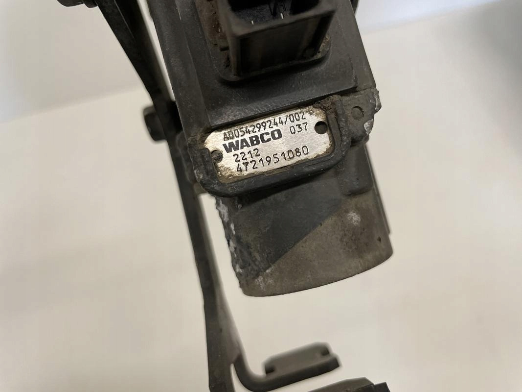 ZAWÓR CIŚNIENIA MERCEDES ACTROS MP4 A0054299244 - Suspension for Truck: picture 2 ZAWÓR CIŚNIENIA MERCEDES ACTROS MP4 A0054299244 - Suspension for Truck: picture 2