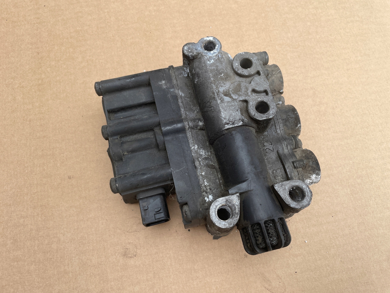 ZAWÓR PODUSZEK MERCEDES ACTROS MP 4 MP4 A0013270725 - Brake valve for Truck: picture 2 ZAWÓR PODUSZEK MERCEDES ACTROS MP 4 MP4 A0013270725 - Brake valve for Truck: picture 2