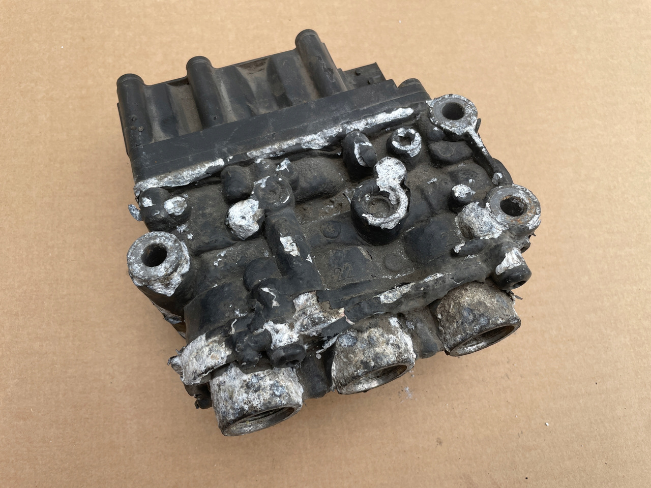 ZAWÓR PODUSZEK MERCEDES ACTROS MP 4 MP4 A0013270725 - Brake valve for Truck: picture 3 ZAWÓR PODUSZEK MERCEDES ACTROS MP 4 MP4 A0013270725 - Brake valve for Truck: picture 3