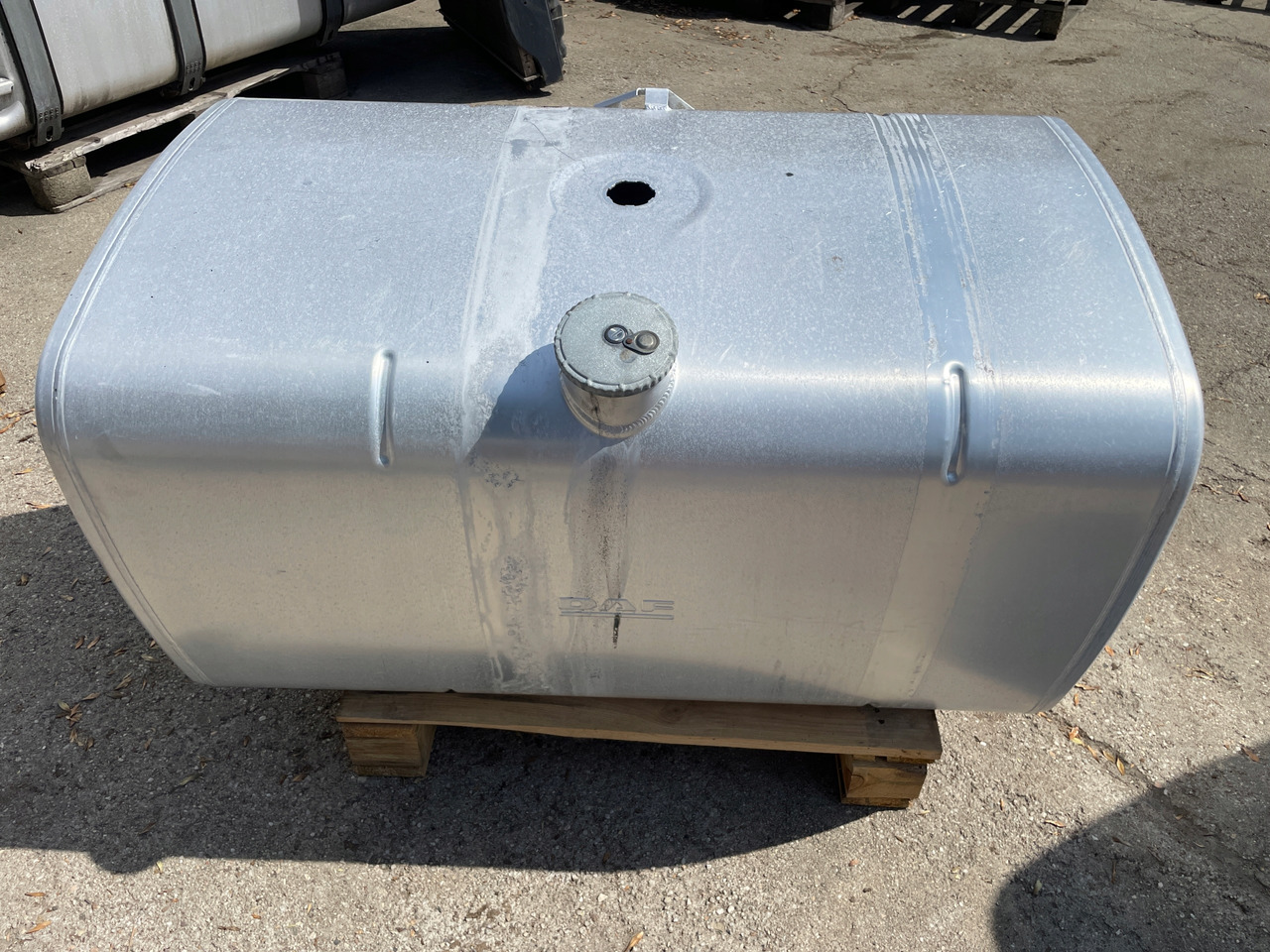 ZBIORNIK PALIWA 430L DAF XF 1949909 - Fuel tank for Truck: picture 1 ZBIORNIK PALIWA 430L DAF XF 1949909 - Fuel tank for Truck: picture 1