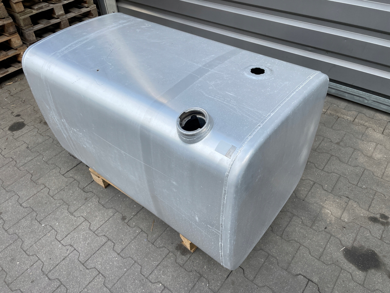 ZBIORNIK PALIWA 560 L IVECO STRALIS HI WAY - Fuel tank for Truck: picture 4 ZBIORNIK PALIWA 560 L IVECO STRALIS HI WAY - Fuel tank for Truck: picture 4