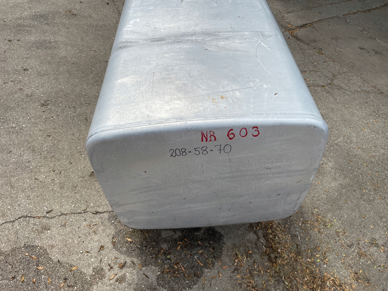 ZBIORNIK PALIWA IVECO MERCEDES 208 X 58 X 70 - Fuel tank for Truck: picture 4 ZBIORNIK PALIWA IVECO MERCEDES 208 X 58 X 70 - Fuel tank for Truck: picture 4