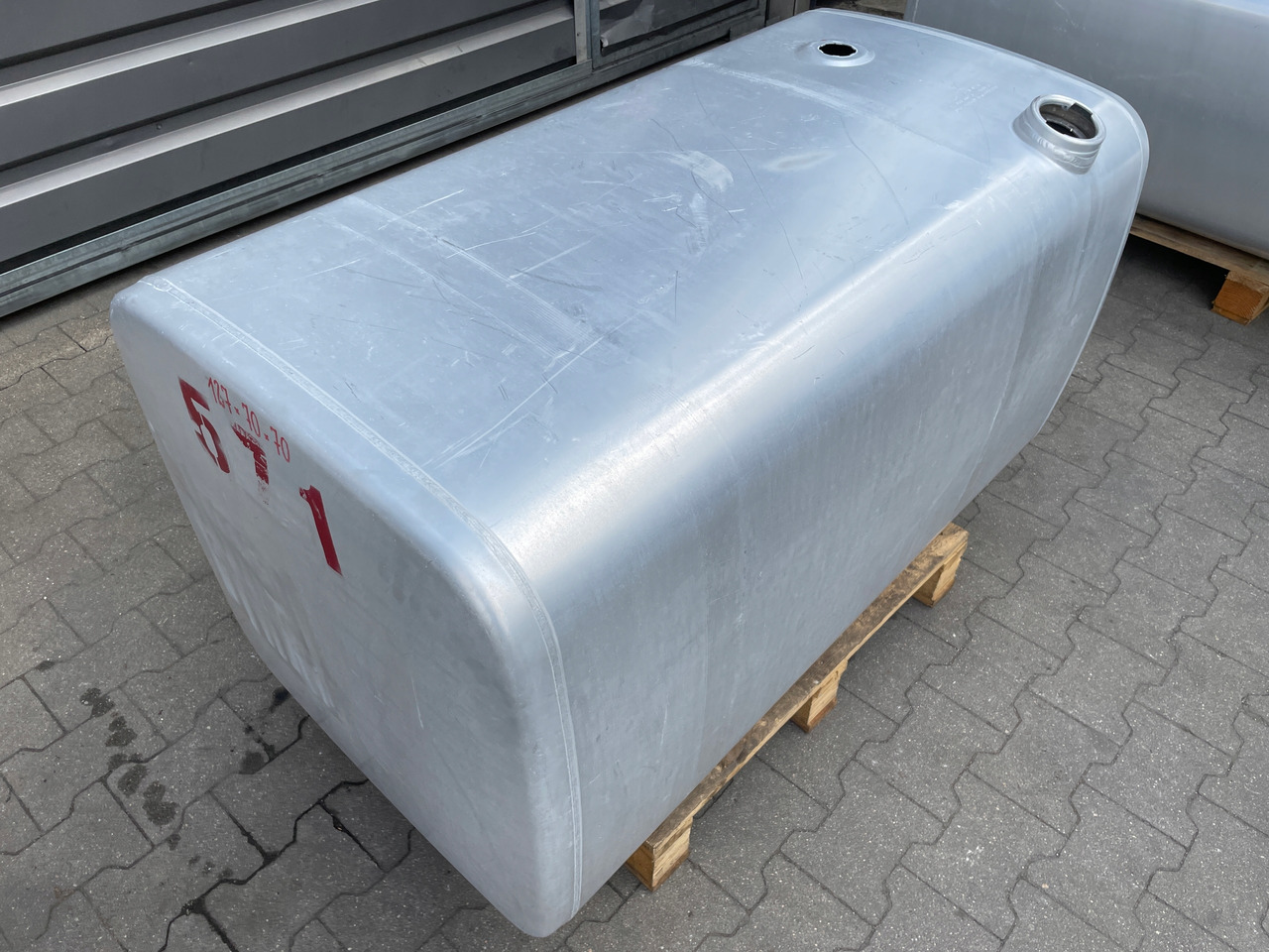 ZBIORNIK PALIWA VOLVO FH 12 FH12 20393553 - Fuel tank for Truck: picture 2 ZBIORNIK PALIWA VOLVO FH 12 FH12 20393553 - Fuel tank for Truck: picture 2