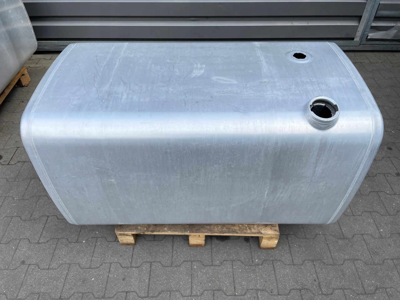 ZBIORNIK PALIWA VOLVO FH 12 FH12 20393553 - Fuel tank for Truck: picture 1 ZBIORNIK PALIWA VOLVO FH 12 FH12 20393553 - Fuel tank for Truck: picture 1