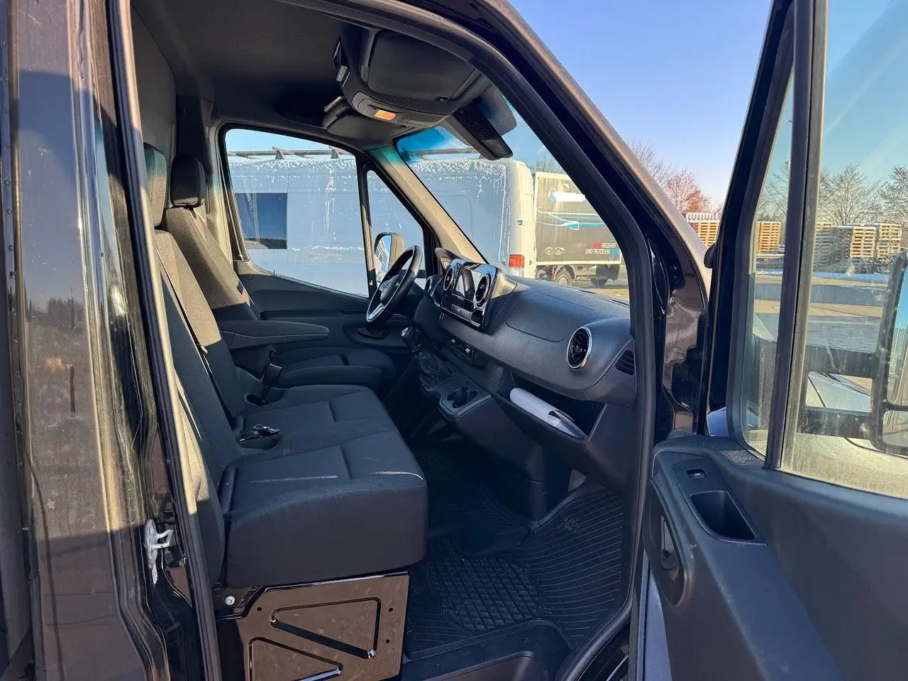 Refrigerated delivery van Mercedes-Benz Sprinter 317 CDI Lang Tiefkühlkoffer Carrier: picture 8