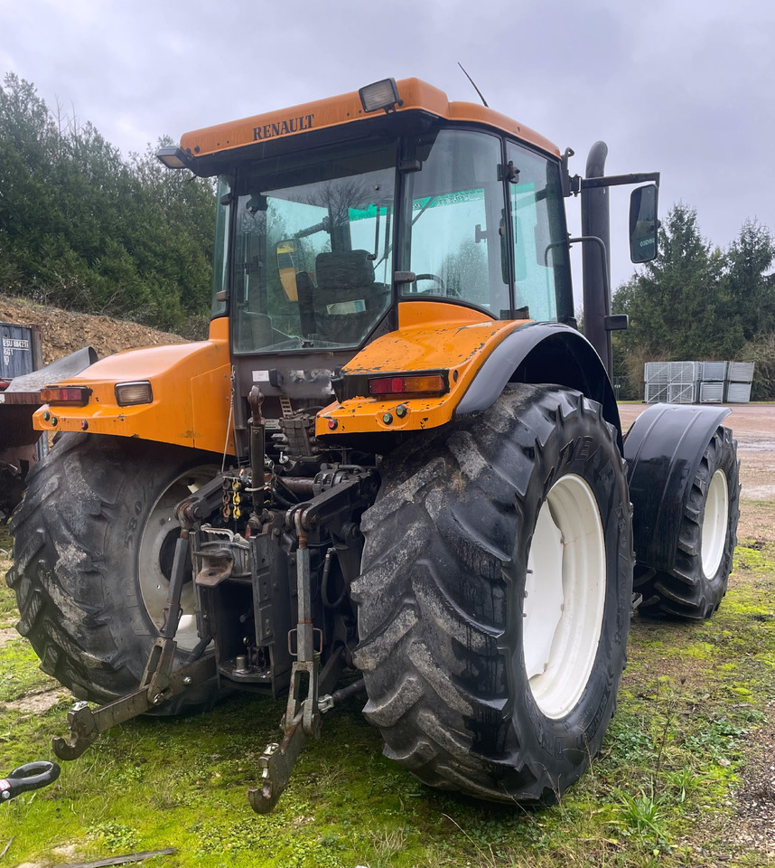 Renault 825 RZ - Farm tractor: picture 3 Renault 825 RZ - Farm tractor: picture 3