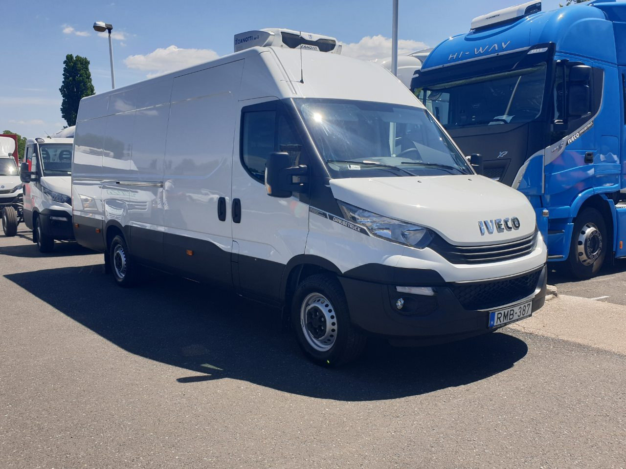 IVECO Daily 35S14 with Zanotti Z350 0°C Refrigeration (5 vehicles in stock) - Refrigerated delivery van: picture 3 IVECO Daily 35S14 with Zanotti Z350 0°C Refrigeration (5 vehicles in stock) - Refrigerated delivery van: picture 3