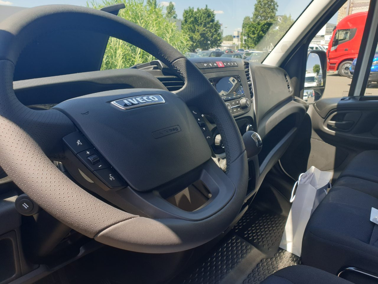 IVECO Daily 35S14 with Zanotti Z350 0°C Refrigeration (5 vehicles in stock) - Refrigerated delivery van: picture 5 IVECO Daily 35S14 with Zanotti Z350 0°C Refrigeration (5 vehicles in stock) - Refrigerated delivery van: picture 5