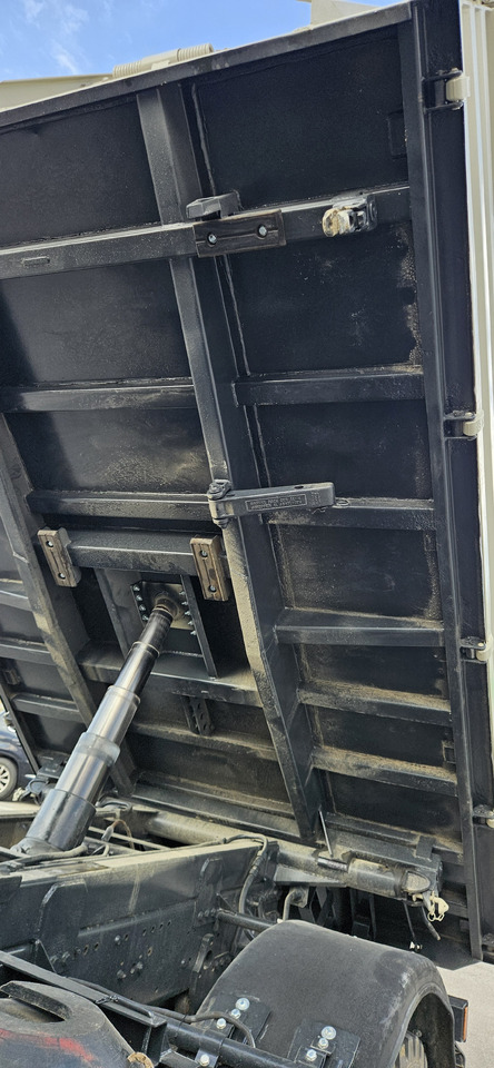 MERCEDES-BENZ Axor 1833 4x4 leasing MERCEDES-BENZ Axor 1833 4x4: picture 9