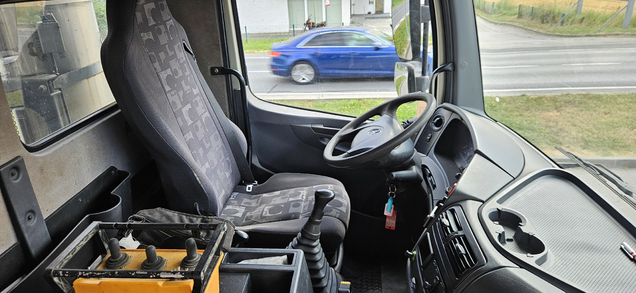 MERCEDES-BENZ Axor 1833 4x4 leasing MERCEDES-BENZ Axor 1833 4x4: picture 13