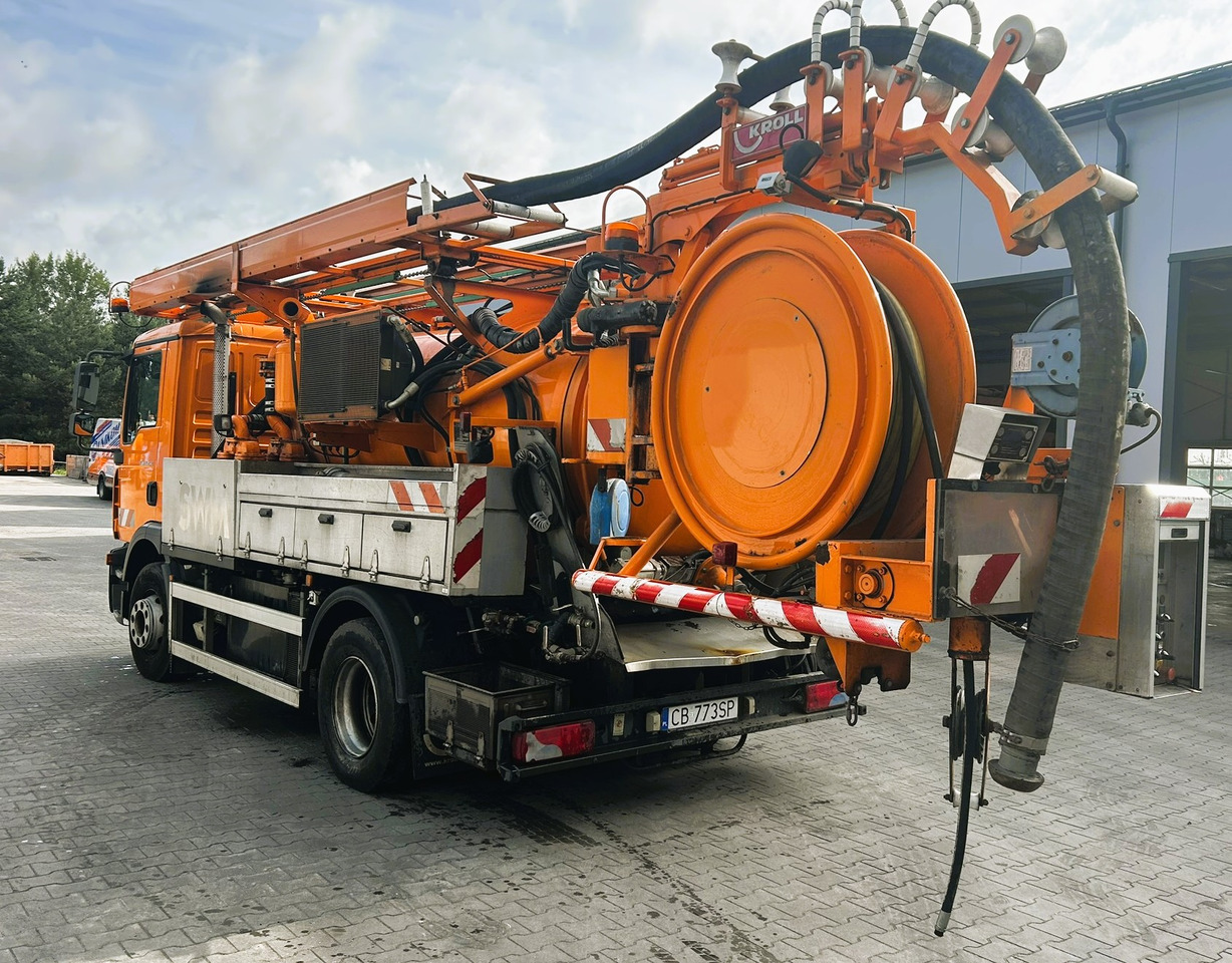 MAN TGM 15.240 - Vacuum truck: picture 1 MAN TGM 15.240 - Vacuum truck: picture 1