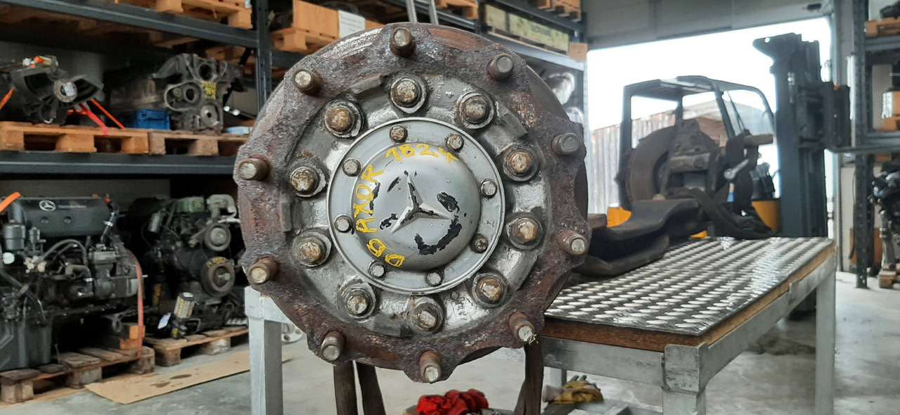 Gebrauchte DB Axor 18.24, Vorderachse, Artikel - Nr. : 81.99999 - 9999 - Front axle for Truck: picture 3 Gebrauchte DB Axor 18.24, Vorderachse, Artikel - Nr. : 81.99999 - 9999 - Front axle for Truck: picture 3