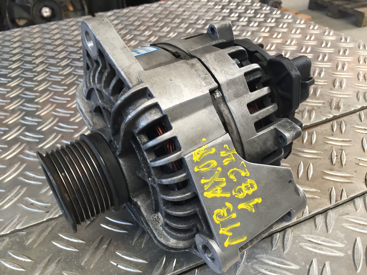 Gebrauchte Lichtmaschine MB Axor 1824, Motor Typ OM 906 LA, Artikel - Nr. : A 012 154 67 02 - Alternator for Truck: picture 1 Gebrauchte Lichtmaschine MB Axor 1824, Motor Typ OM 906 LA, Artikel - Nr. : A 012 154 67 02 - Alternator for Truck: picture 1