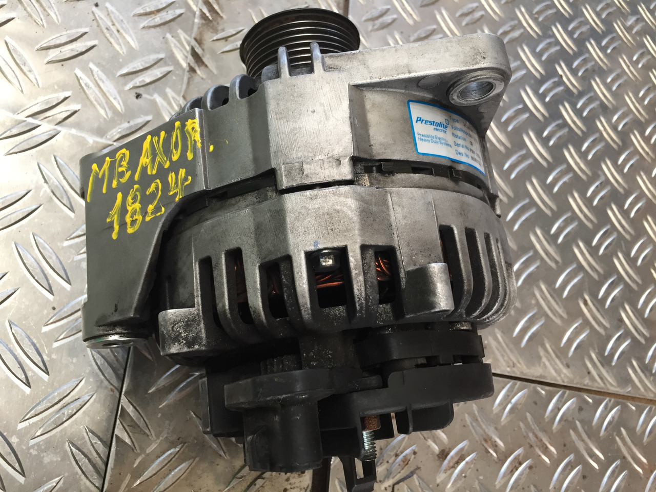 Gebrauchte Lichtmaschine MB Axor 1824, Motor Typ OM 906 LA, Artikel - Nr. : A 012 154 67 02 - Alternator for Truck: picture 4 Gebrauchte Lichtmaschine MB Axor 1824, Motor Typ OM 906 LA, Artikel - Nr. : A 012 154 67 02 - Alternator for Truck: picture 4