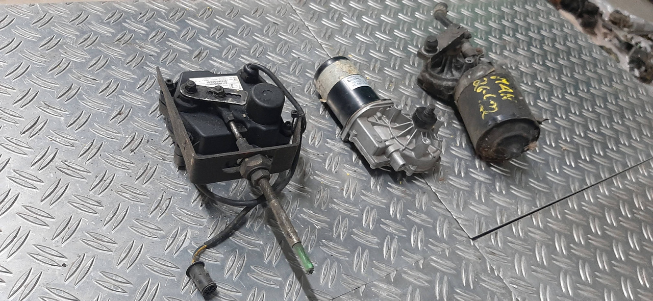 Gebrauchte Scheibenwischer - Motoren, MAN 26.422, DB, Artikel - Nr. : 81.99999 - 9999 - Wiper for Truck: picture 1 Gebrauchte Scheibenwischer - Motoren, MAN 26.422, DB, Artikel - Nr. : 81.99999 - 9999 - Wiper for Truck: picture 1