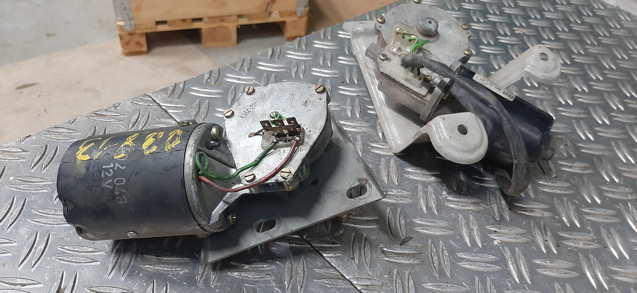 Gebrauchter DB 813 Wischermotor , Artikel - Nr. : 81.99999 - 9999 - Wiper for Truck: picture 2 Gebrauchter DB 813 Wischermotor , Artikel - Nr. : 81.99999 - 9999 - Wiper for Truck: picture 2