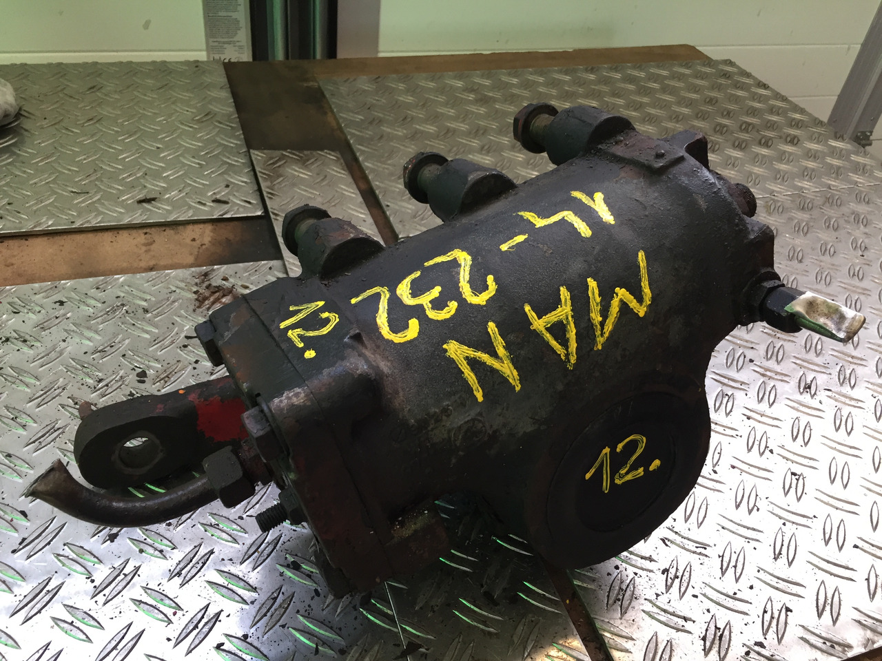 Steering gear for Truck Gebrauchtes Lenkgetriebe MAN F90, 14.232, Artikel - Nr.: 81.9999 - 9999: picture 10 Steering gear for Truck Gebrauchtes Lenkgetriebe MAN F90, 14.232, Artikel - Nr.: 81.9999 - 9999: picture 10