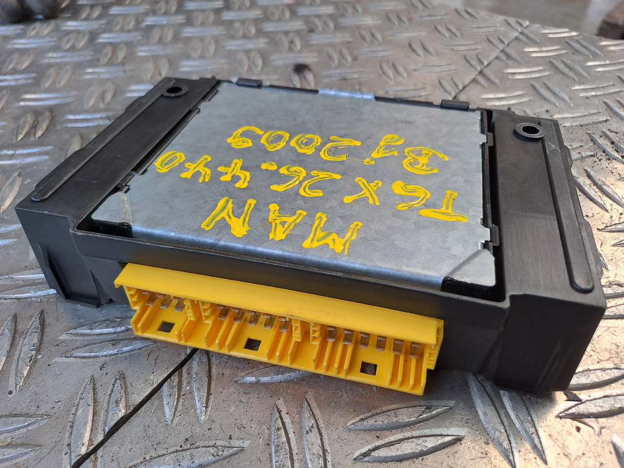 Gebrauchtes MAN TGX 26.440 Steuergerät ECAS Luftfederung, Artikel - Nr.: 81.25811 - 7020 - ECU for Truck: picture 1 Gebrauchtes MAN TGX 26.440 Steuergerät ECAS Luftfederung, Artikel - Nr.: 81.25811 - 7020 - ECU for Truck: picture 1