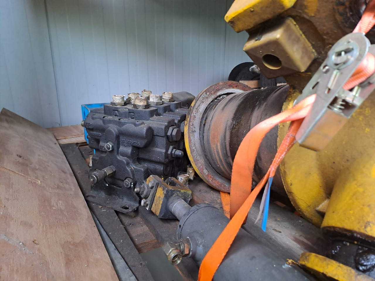 VOLVO L 40 B Drehbock / Drehdurchführung - Hydraulics for Construction machinery: picture 4 VOLVO L 40 B Drehbock / Drehdurchführung - Hydraulics for Construction machinery: picture 4