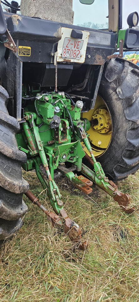 JOHN DEERE 4055 - Farm tractor: picture 4 JOHN DEERE 4055 - Farm tractor: picture 4