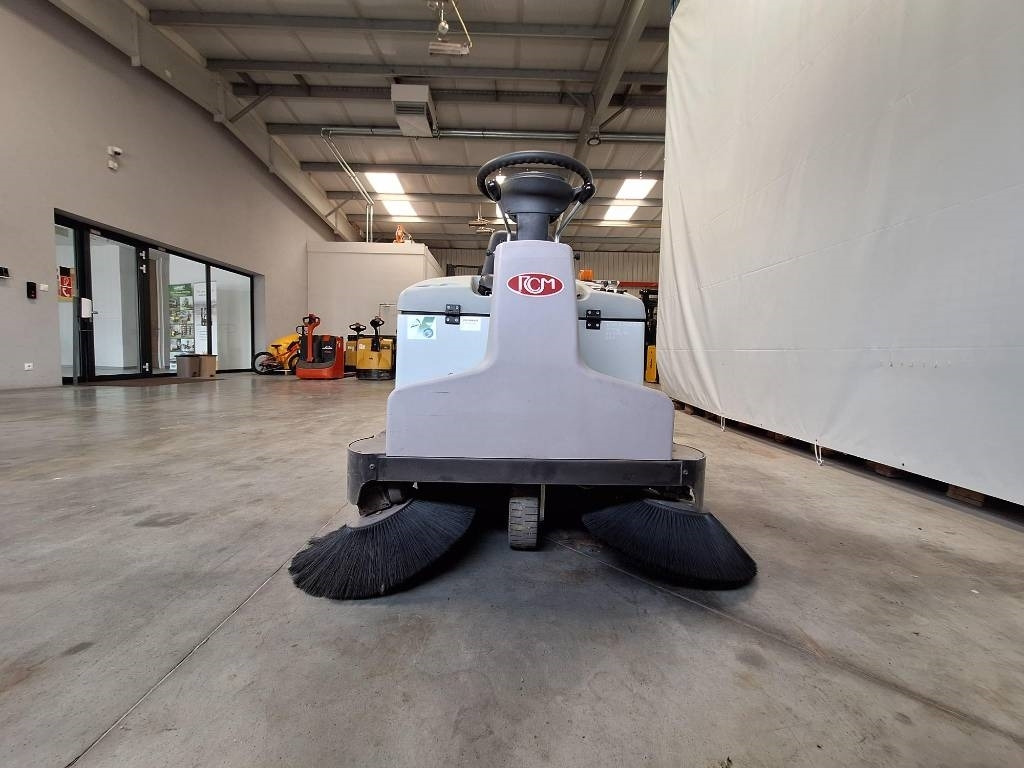 RCM Atom E Plus/1 UN - Industrial sweeper: picture 3 RCM Atom E Plus/1 UN - Industrial sweeper: picture 3