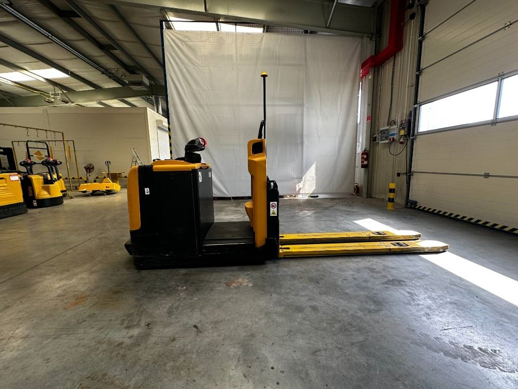 Yale MO25 - Order picker: picture 1 Yale MO25 - Order picker: picture 1