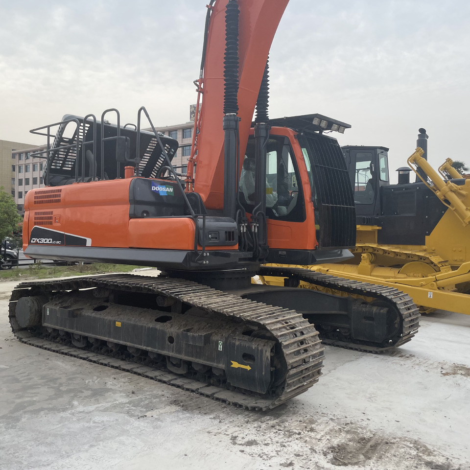 DOOSAN DX300 - Crawler excavator: picture 3 DOOSAN DX300 - Crawler excavator: picture 3