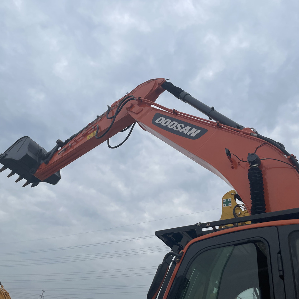 DOOSAN DX300 - Crawler excavator: picture 5 DOOSAN DX300 - Crawler excavator: picture 5