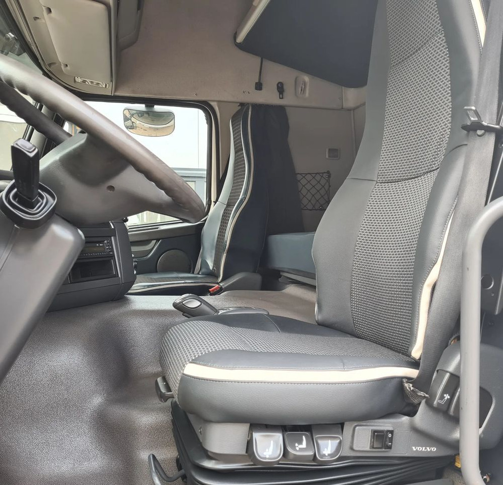 Tractor unit Volvo FM 460: picture 7