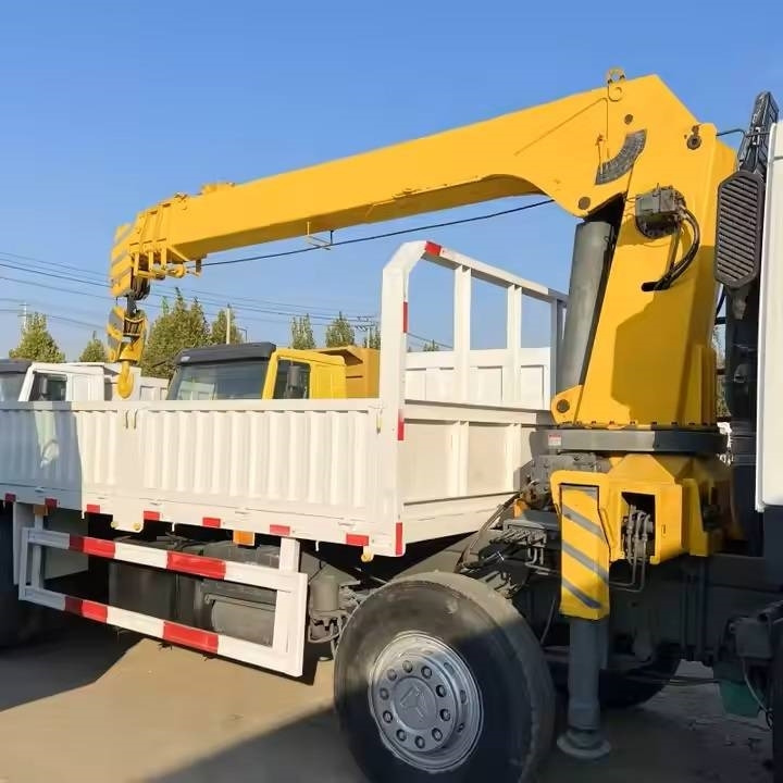 Howo 371 - Hook lift truck: picture 5 Howo 371 - Hook lift truck: picture 5