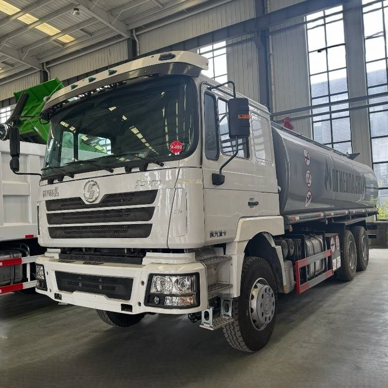 Shacman F 3000 - Tank truck: picture 1 Shacman F 3000 - Tank truck: picture 1