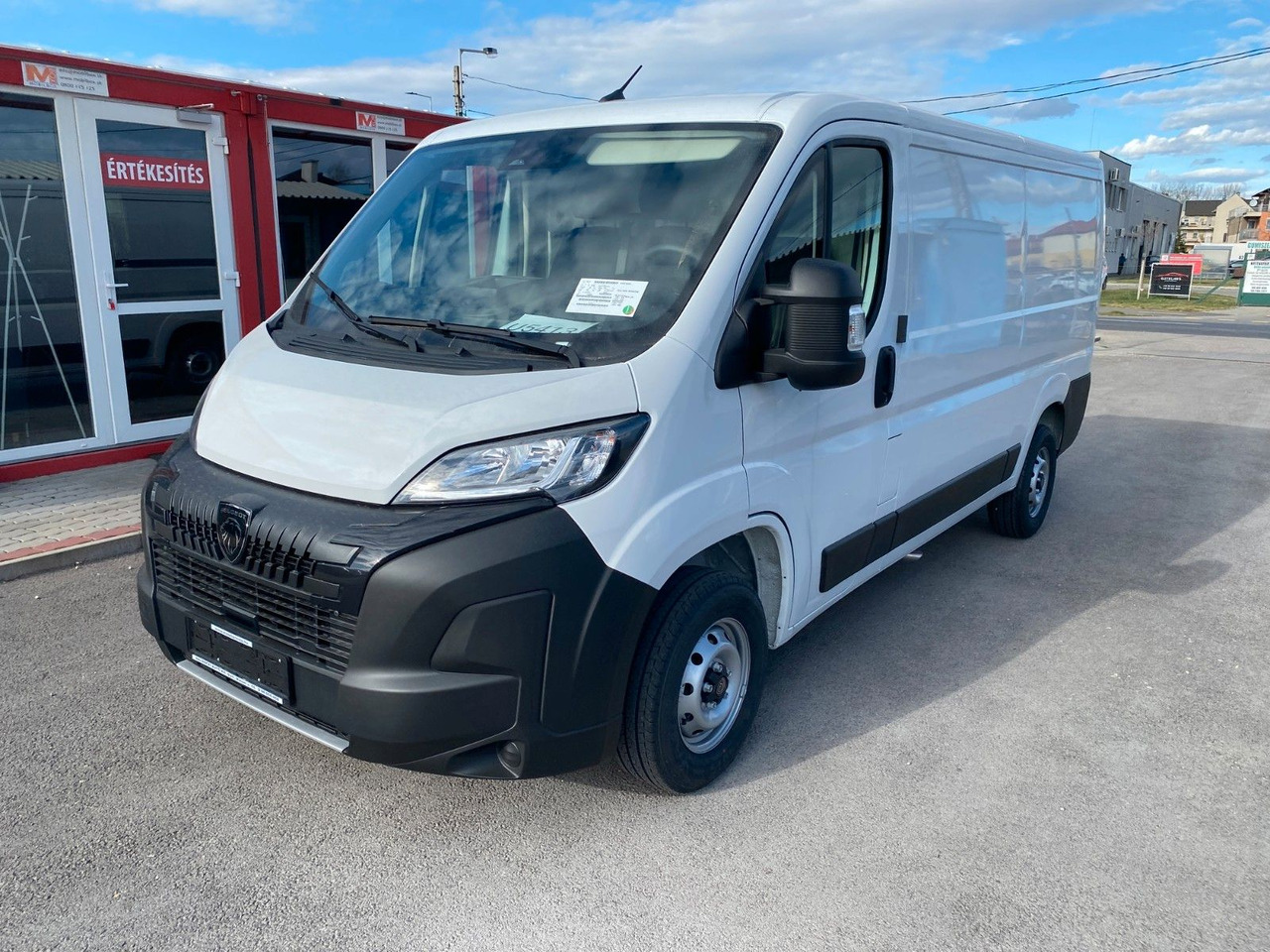 Peugeot Boxer - Small van: picture 1 Peugeot Boxer - Small van: picture 1