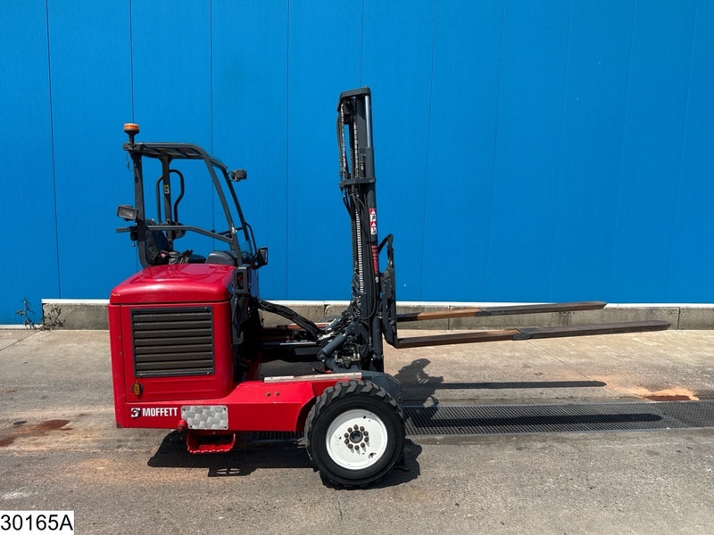 Moffett M5 20.4 1889 Hr, 26.1 kW - Diesel forklift: picture 2 Moffett M5 20.4 1889 Hr, 26.1 kW - Diesel forklift: picture 2