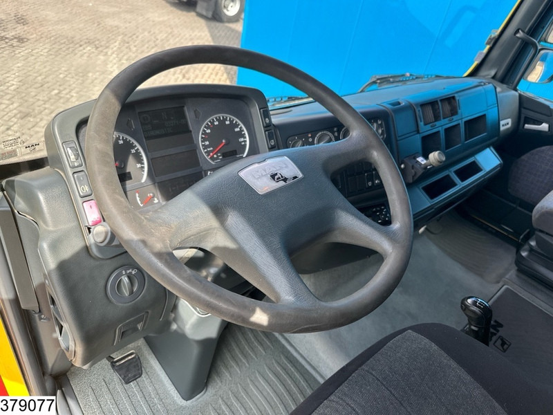 MAN TGA 33 530 6X4, Manual, Steel suspension, Hydraulics - Tractor unit: picture 5 MAN TGA 33 530 6X4, Manual, Steel suspension, Hydraulics - Tractor unit: picture 5