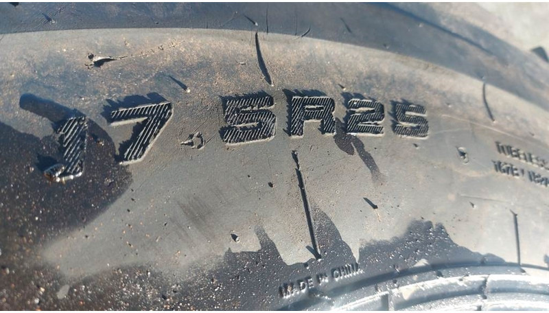 Case 521F-MTP 17.5R25-Tire/Reifen/Band - Wheels and tires for Construction machinery: picture 4 Case 521F-MTP 17.5R25-Tire/Reifen/Band - Wheels and tires for Construction machinery: picture 4