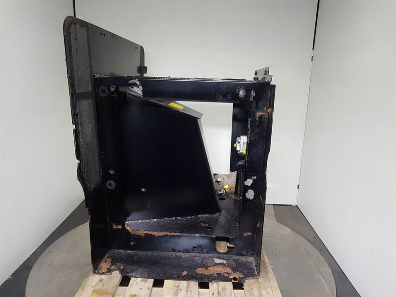 Case 621D-84528083-Tank/Behälter/Reservoir - Hydraulics for Construction machinery: picture 3 Case 621D-84528083-Tank/Behälter/Reservoir - Hydraulics for Construction machinery: picture 3