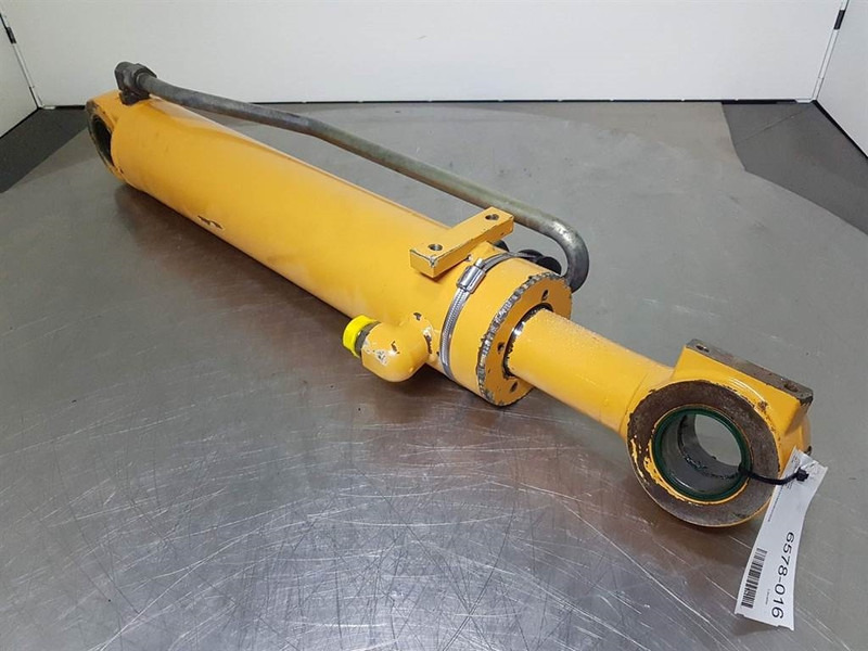 Case 621D - Tilt cylinder/Kippzylinder/Nijgcilinder - Hydraulics for Construction machinery: picture 3 Case 621D - Tilt cylinder/Kippzylinder/Nijgcilinder - Hydraulics for Construction machinery: picture 3