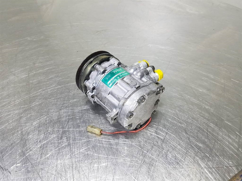 Liebherr L507-Sanden SD7B10-7170-Compressor/Kompressor - AC compressor for Construction machinery: picture 2 Liebherr L507-Sanden SD7B10-7170-Compressor/Kompressor - AC compressor for Construction machinery: picture 2