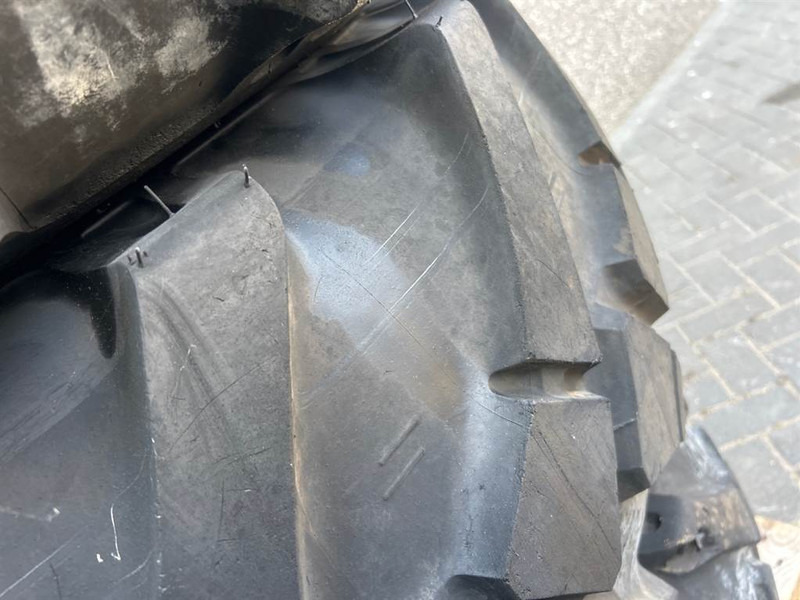 Manitou MRT2145-Mitas 18-19.5-Tire/Reifen/Band - Wheels and tires for Construction machinery: picture 4 Manitou MRT2145-Mitas 18-19.5-Tire/Reifen/Band - Wheels and tires for Construction machinery: picture 4