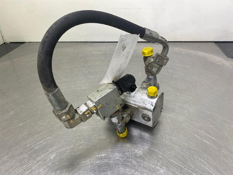 Manitou MT1840-259708-Gearpump/Zahnradpumpe/Tandwielpomp - Hydraulics for Construction machinery: picture 4 Manitou MT1840-259708-Gearpump/Zahnradpumpe/Tandwielpomp - Hydraulics for Construction machinery: picture 4