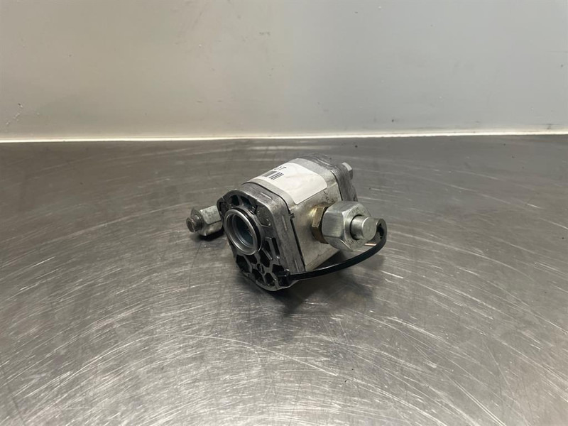 Rexroth 1517222454 - Gearpump/Zahnradpumpe/Tandwielpomp - Hydraulics for Construction machinery: picture 1 Rexroth 1517222454 - Gearpump/Zahnradpumpe/Tandwielpomp - Hydraulics for Construction machinery: picture 1