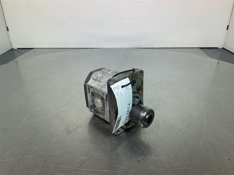 Sauer Danfoss SNP3NN/044RN06-111.25.220.0A-Gearpump/Tandwielpomp - Hydraulics for Construction machinery: picture 3 Sauer Danfoss SNP3NN/044RN06-111.25.220.0A-Gearpump/Tandwielpomp - Hydraulics for Construction machinery: picture 3