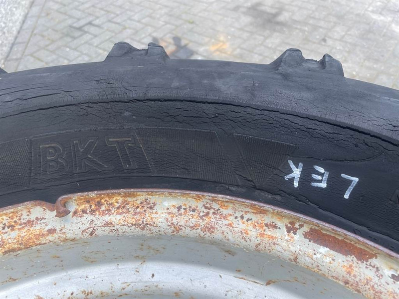 Schaeff SKS661-BKT 405/70-24 (16/70-24)-Tire/Reifen/Band - Wheels and tires for Construction machinery: picture 3 Schaeff SKS661-BKT 405/70-24 (16/70-24)-Tire/Reifen/Band - Wheels and tires for Construction machinery: picture 3
