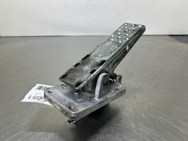 Terex TW150-6041506-Brake pedal/Bremspedal/Rempedaal - Cab and interior for Construction machinery: picture 5 Terex TW150-6041506-Brake pedal/Bremspedal/Rempedaal - Cab and interior for Construction machinery: picture 5