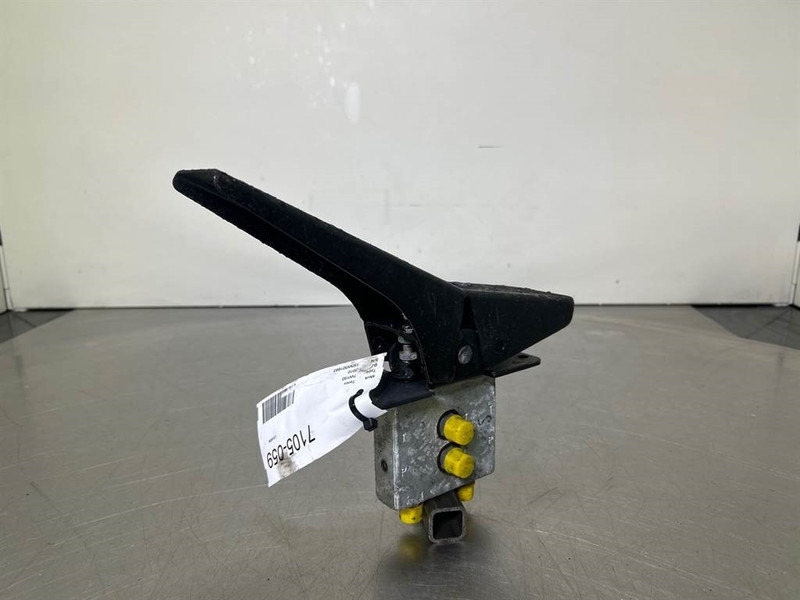 Terex TW150-Atlas 6073926-Pedal/Pedaal - Cab and interior for Construction machinery: picture 3 Terex TW150-Atlas 6073926-Pedal/Pedaal - Cab and interior for Construction machinery: picture 3