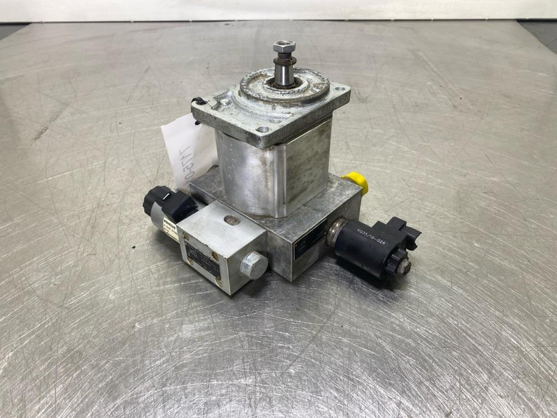 Volvo L50G-15211896-Fan motor/Lueftermotor/Koelvin motor - Hydraulics for Construction machinery: picture 2 Volvo L50G-15211896-Fan motor/Lueftermotor/Koelvin motor - Hydraulics for Construction machinery: picture 2