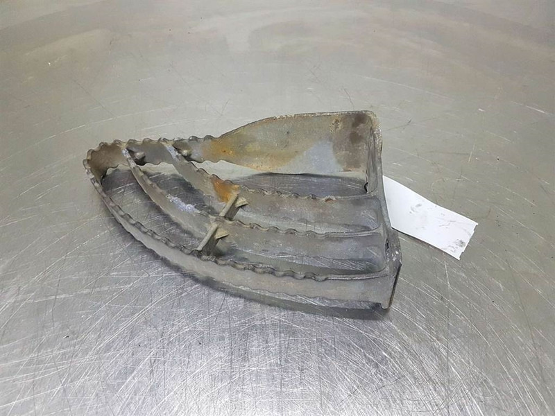 Yanmar V70-0451006012-Stair panel/Trittstufen/Traptreden - Frame/ Chassis for Construction machinery: picture 1 Yanmar V70-0451006012-Stair panel/Trittstufen/Traptreden - Frame/ Chassis for Construction machinery: picture 1