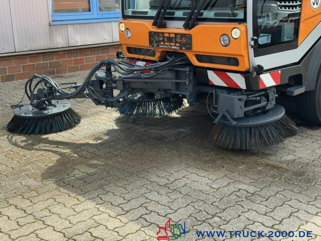 Bucher City Cat 5006 3Besen Sweeper 4 Radlenkung - Road sweeper: picture 5 Bucher City Cat 5006 3Besen Sweeper 4 Radlenkung - Road sweeper: picture 5